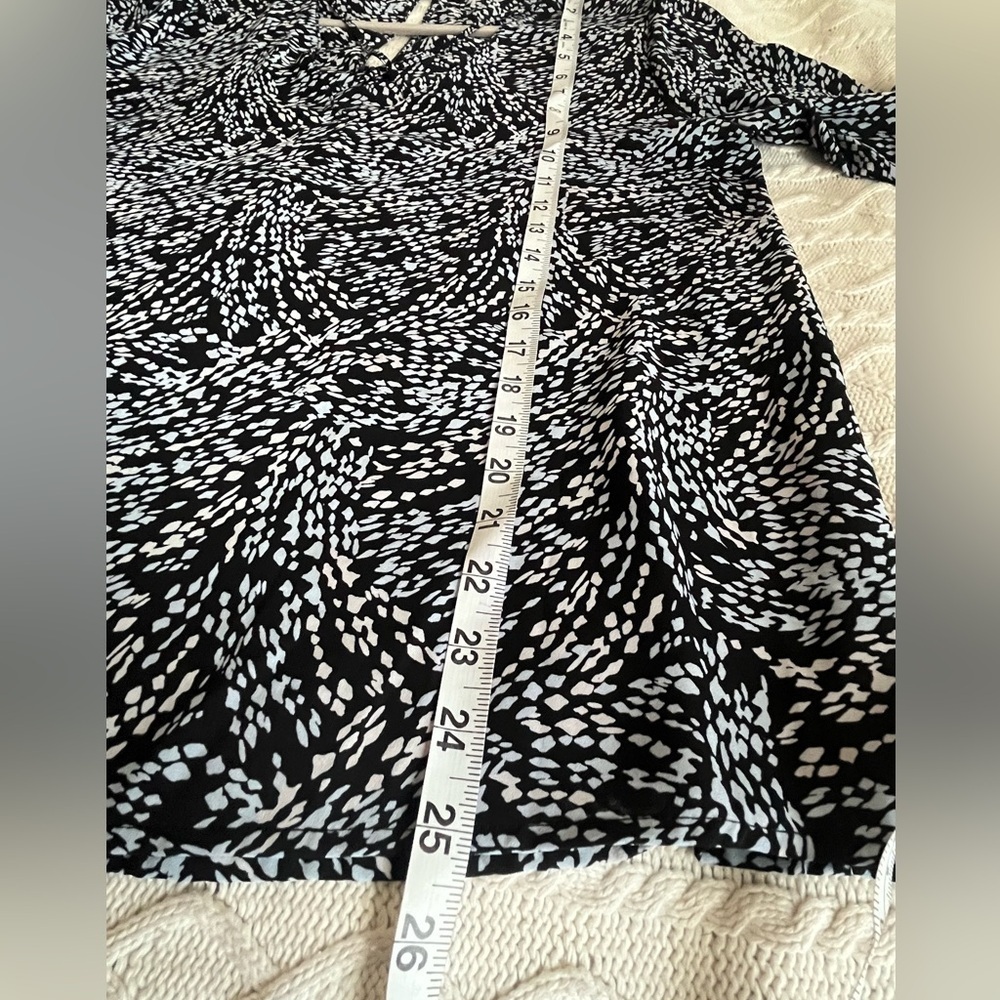 LUSH Black & White 3/4 Sleeve Polyester Blouse Women’s Size Medium - Picture 13 of 16